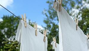 Ilustrasi Jemuran Pakaian Putih Credit: pexels.com/Skitterphoto