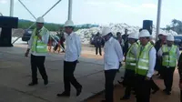 Presiden Joko Widodo (Jokowi) mengunjungi Bendungan Sei Gong, Batam, Kepulauan Riau, Kamis (23/3/2017).