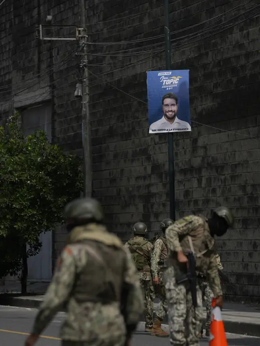 Keputusan itu diambil sebagai tanggapan atas pembunuhan calon presiden Fernando Villavicencio pada kampanye di ibu kota Quito. (AP Photo/Martin Mejia)