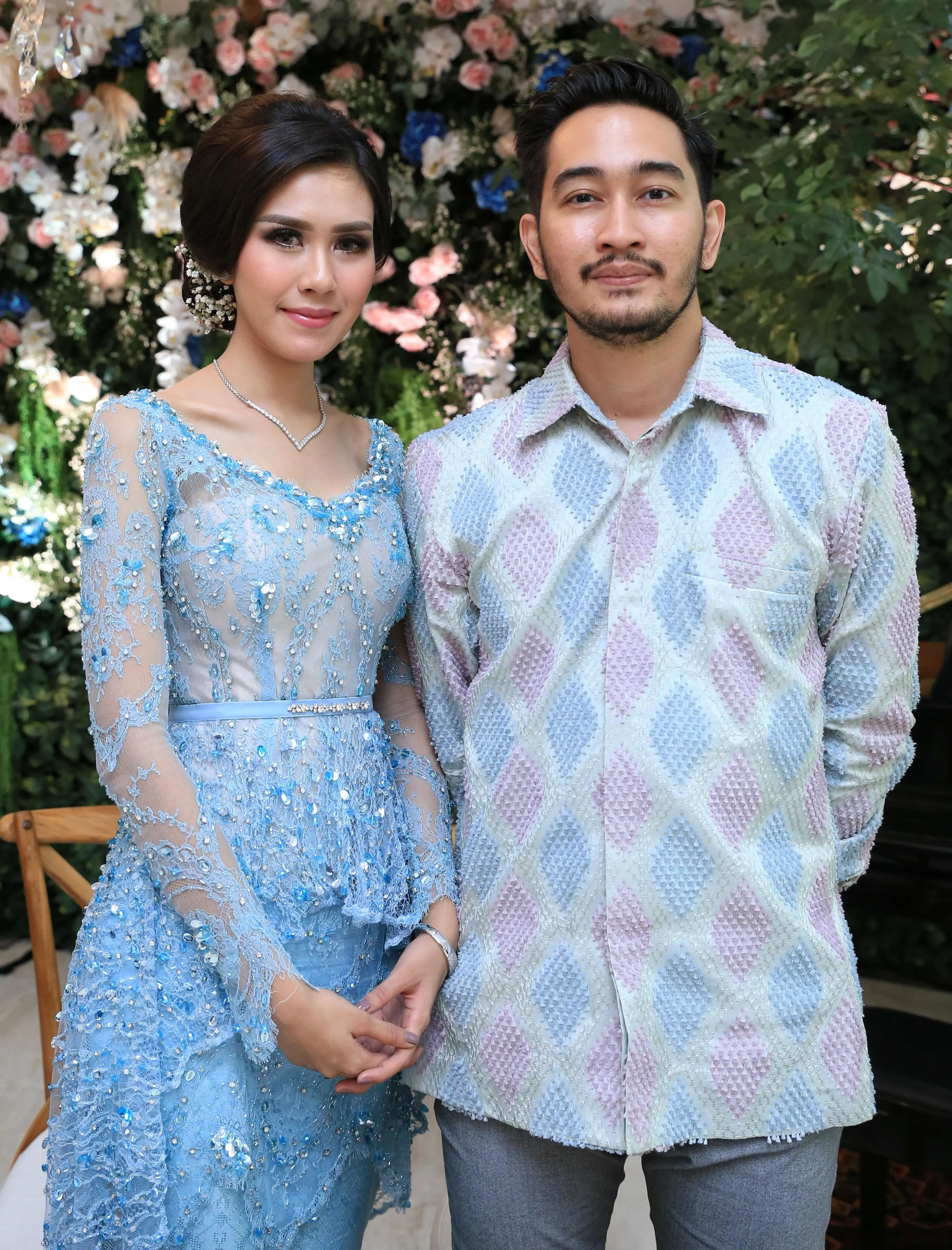 Syahnaz Sadiqah dan Jeje Govinda usai acara lamaran (Adrian Putra/Bintang.com)