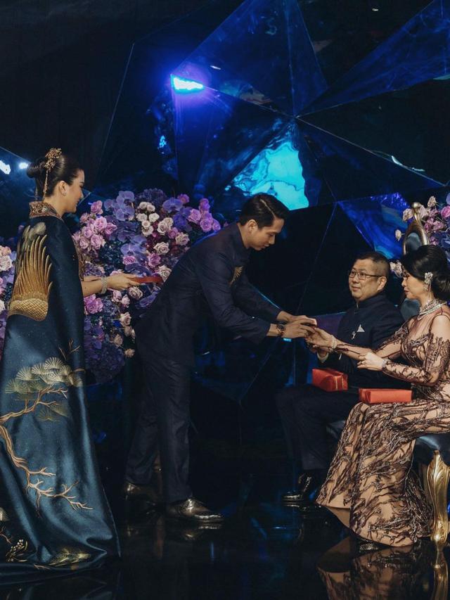 7 Momen Upacara Tea Pai Kevin Sanjaya dan Valencia Tanoe yang Tampil Menawan