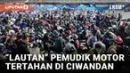 Lonjakan pemudik yang menggunakan sepeda motor terjadi di Pelabuhan Ciwandan Cilegon. Senin (8/7) dini hari mereka tertahan dan harus mengantri panjang sebelum memasuki kapal penyeberangan.