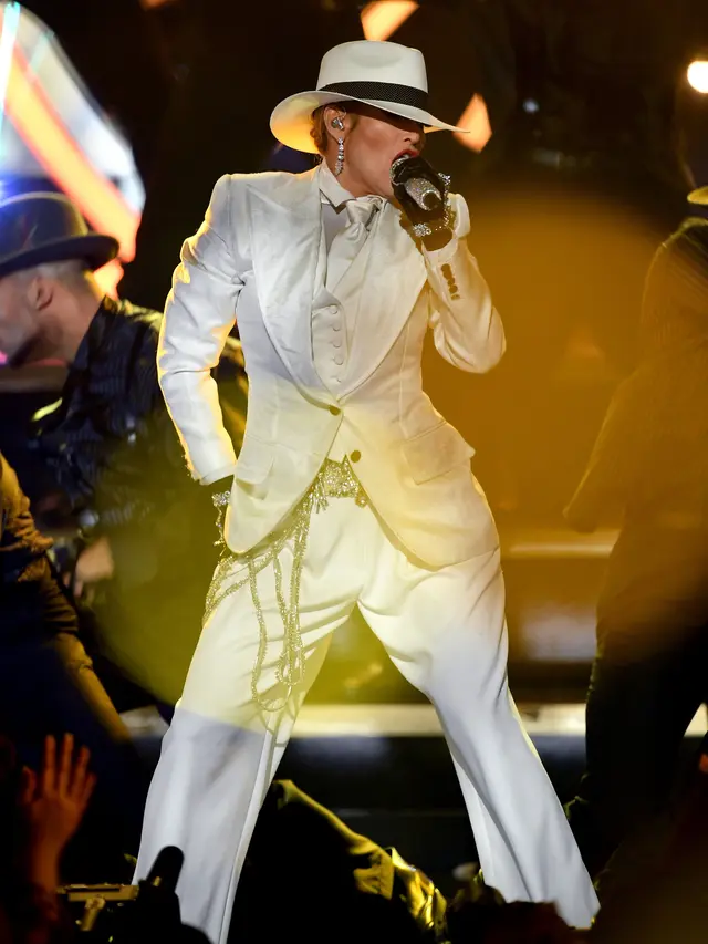 JLo Tampil Memukau di Billboard Music Awards