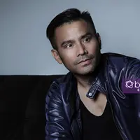 Tidak pernah bermimpi menjadi seorang penyanyi, apalagi Judika sadar sebagai anak kampung yang setelah lulus sekolah, lalu menikah. Kecintaan pada musik mulai tumbuh saat ikut paduan suara di Gereja. (Bambang E. Ros/Bintang.com)