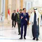 Presiden Jokowi melakukan pertemuan bilateral dengan Presiden UEA Mohamed bin Zayed Al Nahyan (MBZ) di Qasr Al Watan, Abu Dhabi, Rabu (17/7/2024). Dalam pertemuan tersebut, Jokowi menyampaikan terima kasih kepada MBZ telah menerima kunjungan Prabowo dan Gibran. (Foto: Muchlis Jr - Biro Pers Sekretariat Presiden)