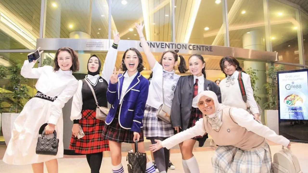 Gaya Artis Hadir Konser Melly Goeslaw di Malaysia