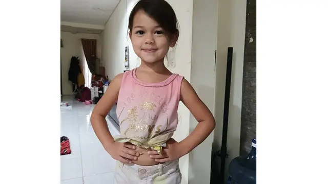 7 Potret Menggemaskan Putri Lia Waode, Wajah Blasterannya Curi Perhatian