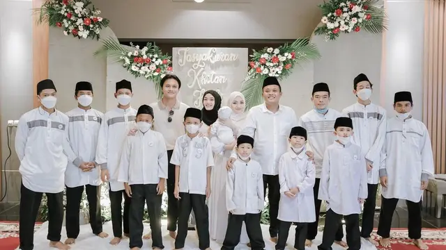 7 Momen Tasyakuran Khitan Ferdi dan Adzam Anak Sule, Digelar Sederhana Serba Putih