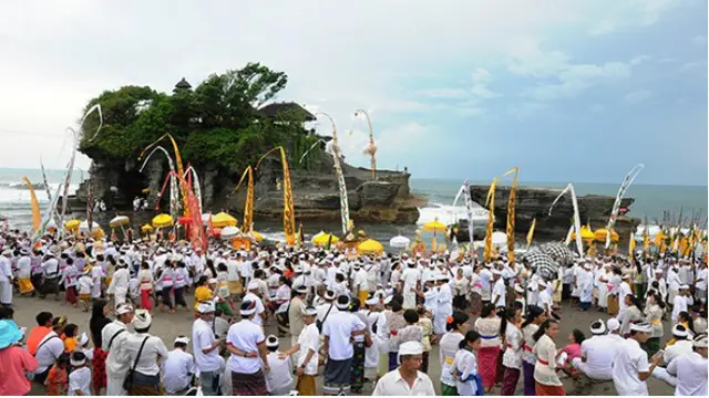 Ritual Melasti di Bali