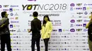 Peserta berpose saat menghadiri acara bertajuk "Young On Top NationalConference (YOTCN) di Balai Kartini, Jakarta, Sabtu (25/8). YOTCN merupakan kegiatan tahunan berskala nasional.  (Liputan6.com/Johan Tallo)