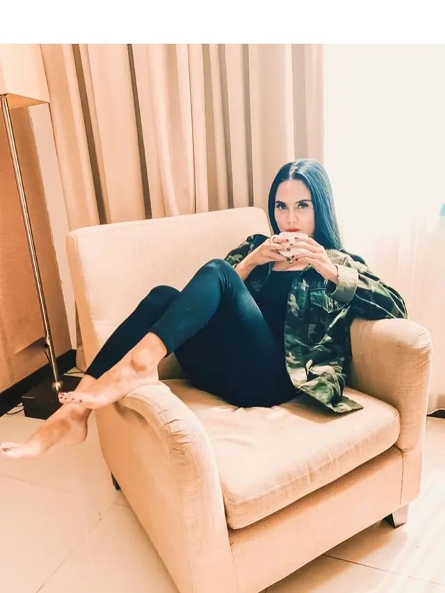 Pamer Baby Bump, Ini 7 Potret Terbaru Anggita Sari