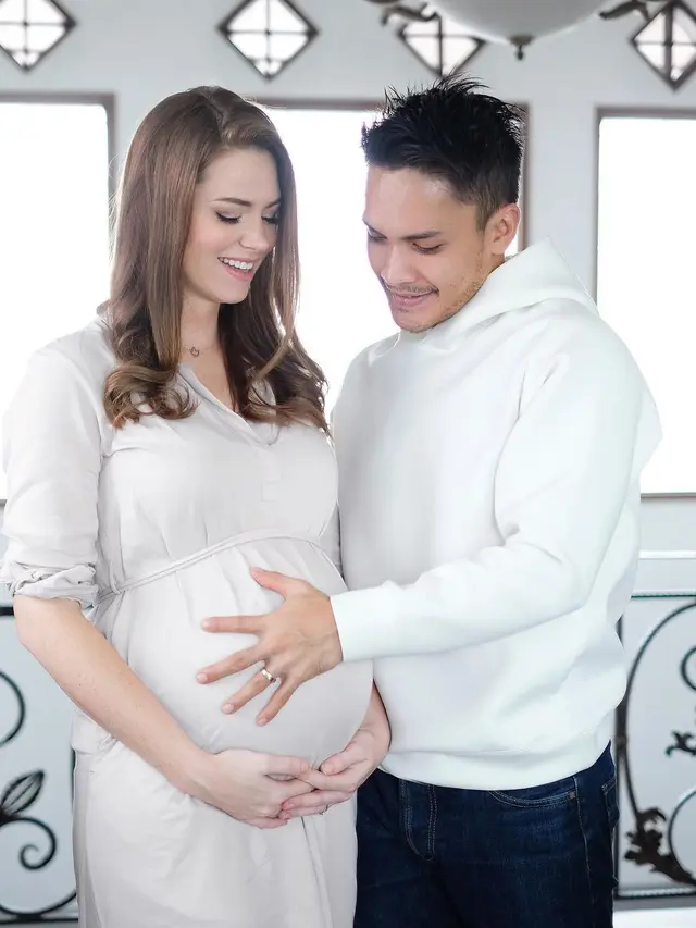 Segera Jadi Ayah, Ini 5 Potret Randy Pangalila Ungkap Jenis Kelamin Anak