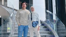 Aktor kelahiran 20 Mei 1982 ini selalu menemani Cut Meyriska di berbagai kegiatan. Momen kebersamaan Roger dan sang istri ini selalu curi perhatian. Tak heran, momen kebersamaan keduanya selalu sukses bikin baper. (Liputan6.com/IG/rogerojey)
