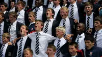 Ilustrasi menyuarakan yel-yel, siswa, sekolah. (Foto oleh Patrick Case: https://www.pexels.com/id-id/foto/boys-screaming-3420517/)
