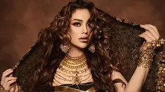 Penampilan Celine Evangelista dalam pemotretan terbarunya berhasil mencuri perhatian netizen. Dirinya tampak begitu menawan saat menjalani pemotretan bersama Rio Motret. (Liputan6.com/IG/@celine_evangelista)