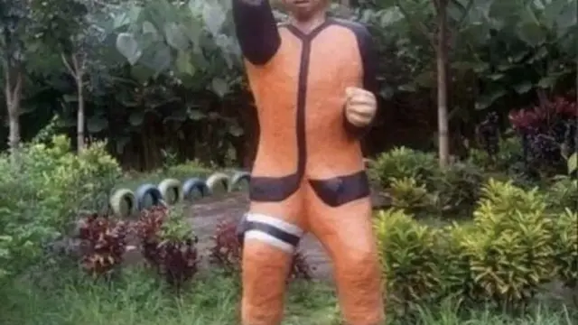 Patung Superhero di Taman