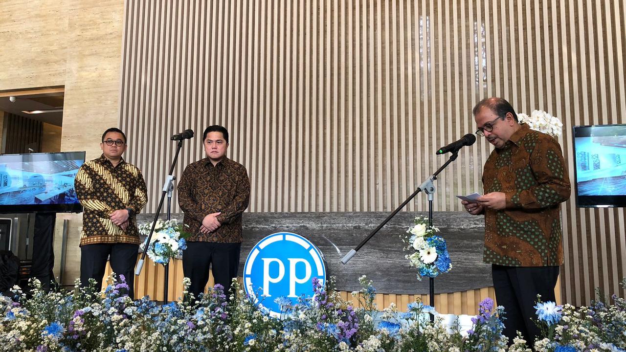 Menteri BUMN Erick Thohir meresmikan gedung Menara Danareksa, yang terletak di samping Kementerian BUMN, Jl Medan Merdeka Selatan, Jakarta, Jumat (26/5/2023).