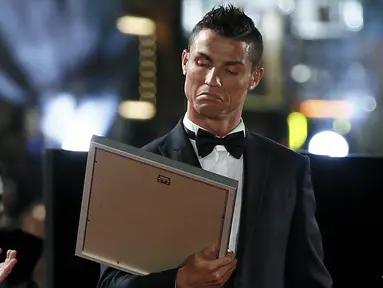 Pesepak bola Real Madrid, Cristiano Ronaldo menghadiri pemutaran perdana film dokumenter berjudul "Ronaldo" di Leicester Square, Inggris, Senin (9/11/2015). (Reuters/Stefan Wermuth)