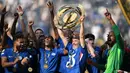 Berakhirnya kerja sama antara Chelsea dan Enzo Maresca menjadi kabar mengejutkan di awal tahun 2026. Pasalnya, sang pelatih telah memberikan trofi untuk The Blues sekaligus mengakhiri puasa gelar sejak musim 2021/2022. (AFP/Angela Weiss)