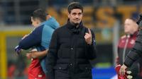 Pelatih Inter Milan, Cristian Chivu, saat melihat tim asuhannya kalah dari Arsenal pada matchday ketujuh Liga Champions 2025/2026, Rabu (21/1/2026) dini hari WIB. (AP Photo/Luca Bruno)