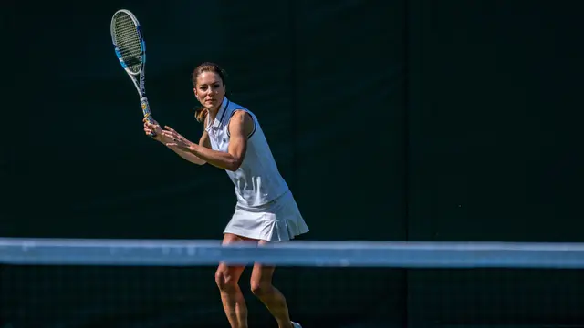 Foto: Gaya Santai Kate Middleton saat Bermain Tenis dengan Juara Wimbeldon