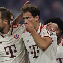 Dua bintang Bayern Munchen, Leon Goretzka (kanan) dan Harry Kane, saat pertandingan Liga Champions 2024/2025 melawan Dinamo Zagreb di Allianz Arena, Rabu (18/9/2024) dini hari WIB. (Alexandra Beier/AFP)