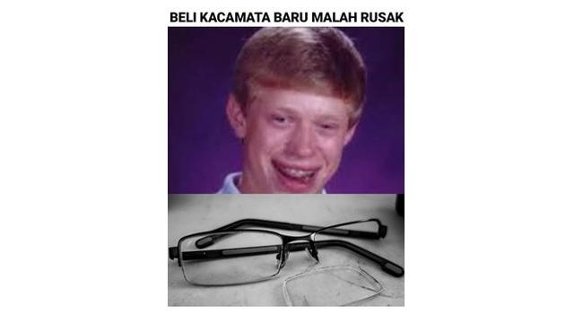 7 Meme Derita Orang Pakai Kacamata Ini Bikin Kesal