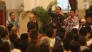 Presiden Joko Widodo memberi sambutan saat menerima perwakilan nelayan seluruh Indonesia di Istana Negara, Jakarta, Selasa (22/1). Jokowi mengingatkan para nelayan serta pengusaha perikanan untuk menggunakan Bank Mikro Nelayan. (Liputan6.com/Angga Yuniar)