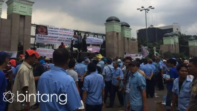 Nyindir Demo Taksi, Netizen Heboh Bagikan Komik Ini di Medsos