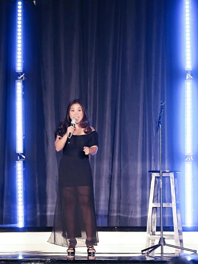 Dichat Langsung Nia Ramadhani, Ini 7 Penampilan Kece Kiky Saputri