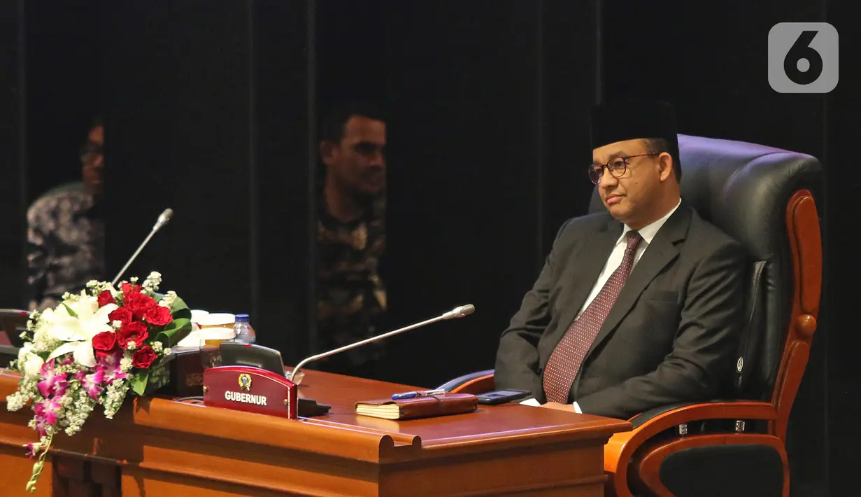 Gubernur DKI Jakarta Anies Baswedan menghadiri rapat paripurna DPRD di Gedung DPRD DKI Jakarta, Kamis (3/10/2019). Rapat Paripurna DPRD DKI Jakarta mengumumkan penetapan susunan pimpinan DPRD DKI periode 2019/2024. (Liputan6.com/Herman Zakharia)