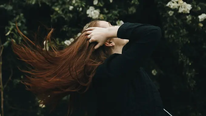 Terlihat Seksi dengan Salty Hair? Begini Cara Membuatnya