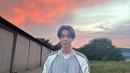 Idol berzodiak Aquarius ini juga bisa beberapa bahasa, di antaranya Jepang, Korea, dan China. (FOTO: instagram.com/johnnyjsuh/)