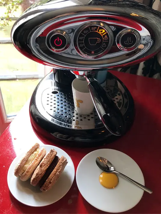 Pada postingan itu, Suran memamerkan makan pagi berupa telur, eclair, dan minuman hangat. Suran menuliskan Yoongi sebagai keterangan foto. (Foto: instagram.com/suranelenashin)