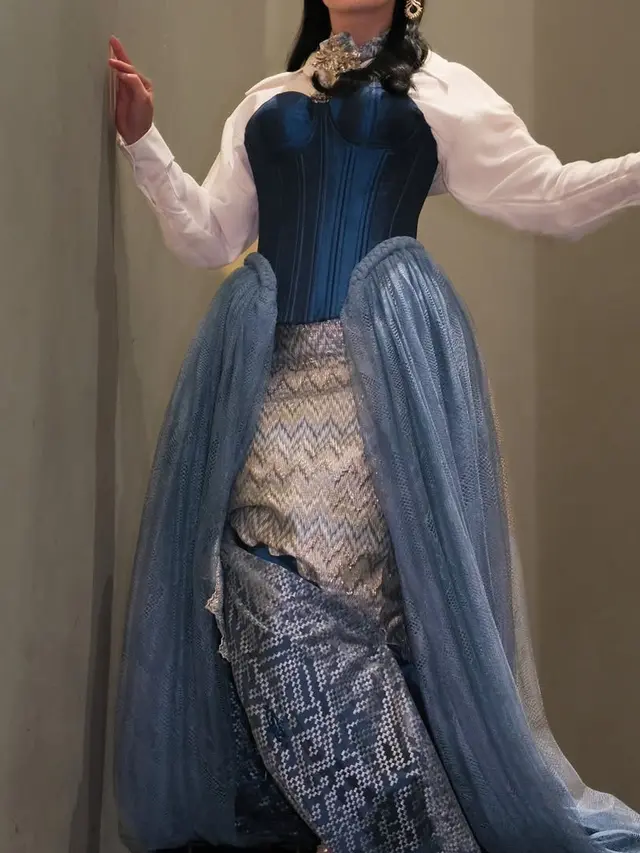 Dea Annisa Bernuansa Wastra saat Gala Premier Film Horor Terbaru. [@deaaannisa]