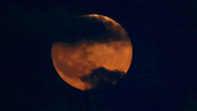 Gerhana Bulan Total di Berbagai Negara