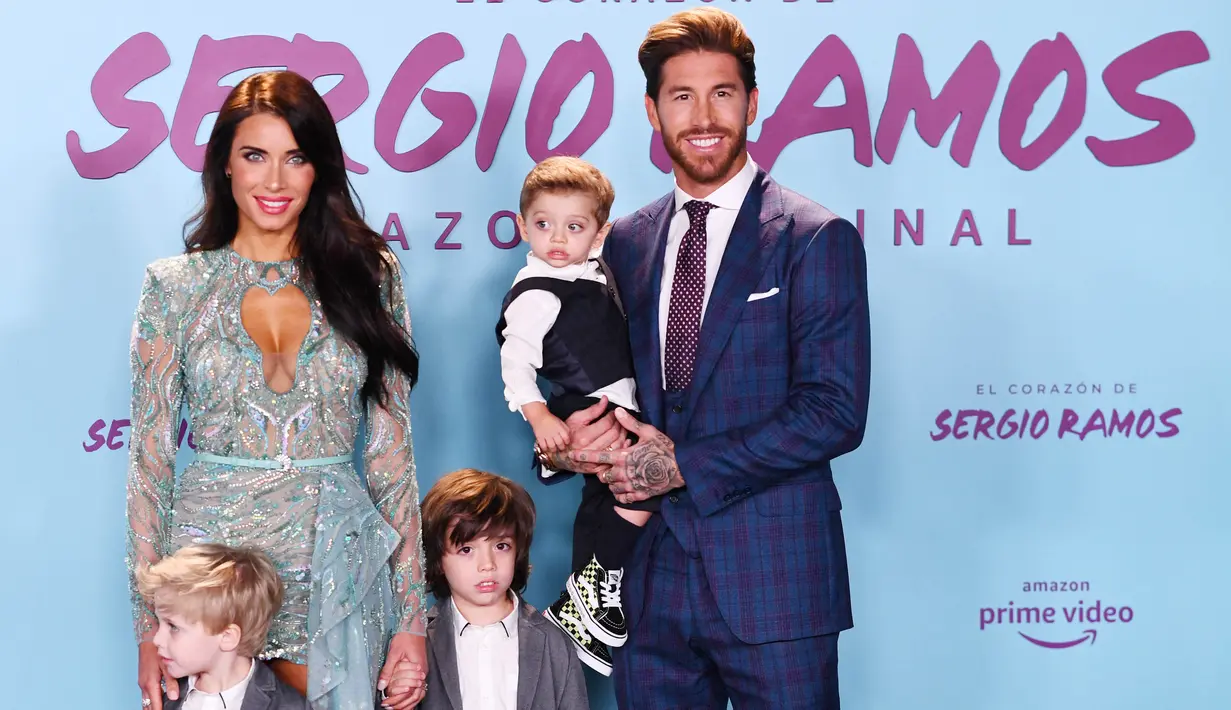Sergio Ramos merupakan salah satu pesepak bola yang memiliki keluarga harmonis. Kini bek Real Madrid itu telah dikarunia empat anak dari hasil hubungannya bersama perempuan cantik bernama Pilar Rubio. (AFP/Gabriel Bouys)