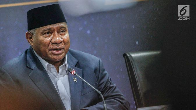 Ketua Komisi VIII DPR RI Ali Taher saat keterangan pers Sidang Isbat 1 Syawal 1440 H di Kementerian Agama, Jakarta, Senin (03/6/2019). Berdasarkan hasil sidang Isbat, hari raya Idul Fitri jatuh pada Rabu, 5 Juni 2019 karena posisi hilal berada di bawah ufuk. (Liputan6.com/Faizal Fanani)