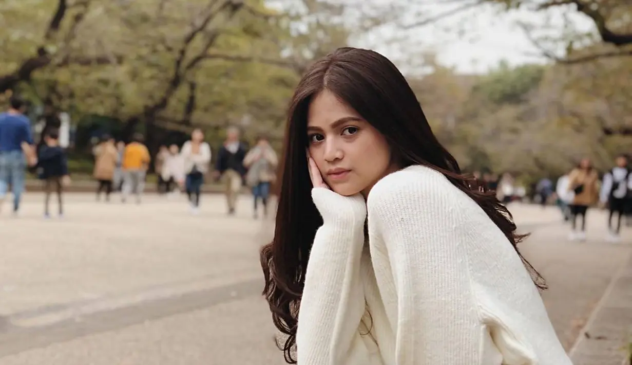 Sudah lebih dahulu mengawali karier di dunia modeling, Maudy pun mulai merambah dunia akting sejak tahun 2017. Pada awalnya ia banyak menghiasi layar kaca dengan aktingnya di FTV. Hingga saat ini ia pun sudah membintangi puluhan judul FTV hingga sekarang. (Liputan6.com/IG/@maudyeffrosina)