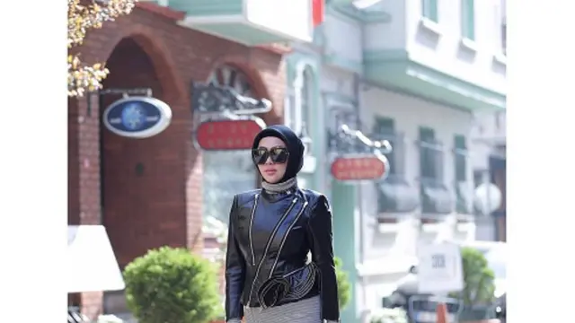 [Bintang] Hijab Syahrini