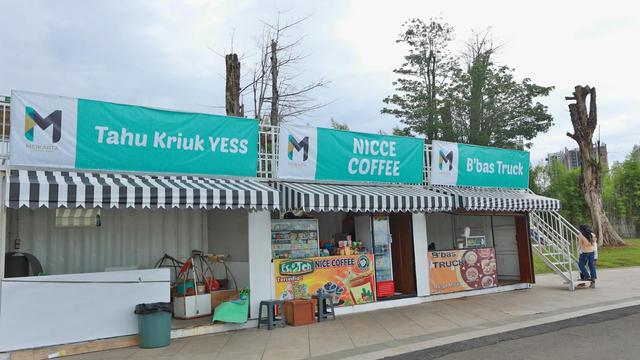 Puluhan ruang usaha bagi UMKM di kawasan Central Park Meikarta.