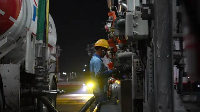 Elnusa Petrofin menambah 18 mobil tangki sehingga total armada menjadi 194 unit untuk mempercepat distribusi BBM ke SPBU di Medan. (Dok Elnusa)