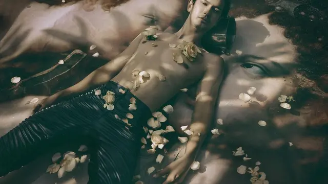Gaya Pemotretan Dimas Beck Bertajuk ‘The Waking Dream Series’, Curi Perhatian