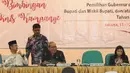 Ketua Komisi II DPR RI Rambe Kamarul Zaman (ketiga kiri) memberi materi Bimbingan Teknis Kampanye Pemilihan Tahun 2017 di Gedung KPU, Jakarta, Selasa (11/10). 68 peserta dari seluruh KPUD se Indonesia hadir. (Liputan6.com/Helmi Fithriansyah)
