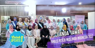 Kebersamaan finalis Puteri Muslimah Indonesia 2017 bersama anak-anak panti asuhan.