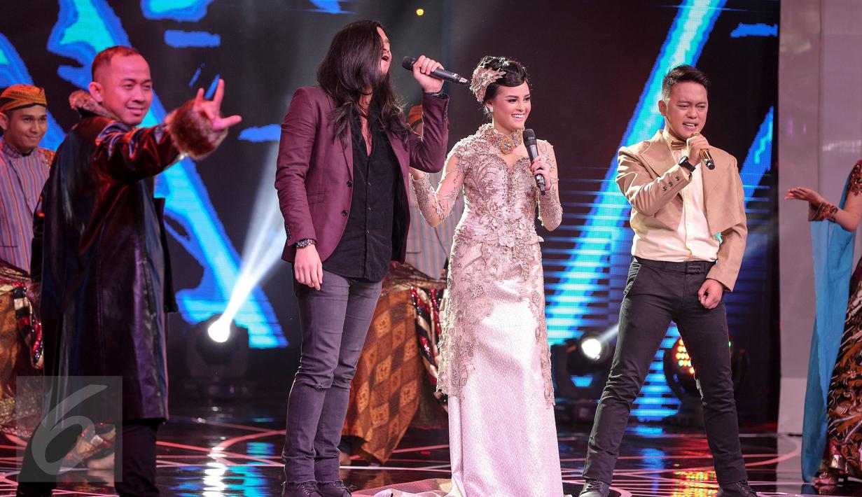 Sejumlah bintang tamu meramaikan acara Indonesia Dangdut Awards (IDA) 2015, Jakarta, Rabu (28/10/2015). Perhelatan IDA 2015 menggambarkan dangdut telah menjadi bagian tidak terpisahkan dari masyarakat Indonesia. (Liputan6.com/Faizal Fanani)