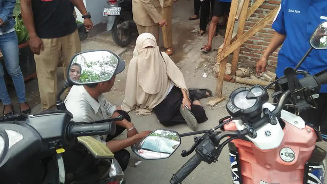 Wanita Bercadar Ngesot