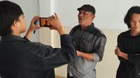 Sejumlah aktivis mendorong KPK mengambil alih penanganan kasus korupsi DAK Dinkes Parepare.(Liputan6.com/Ahmad Yusran)