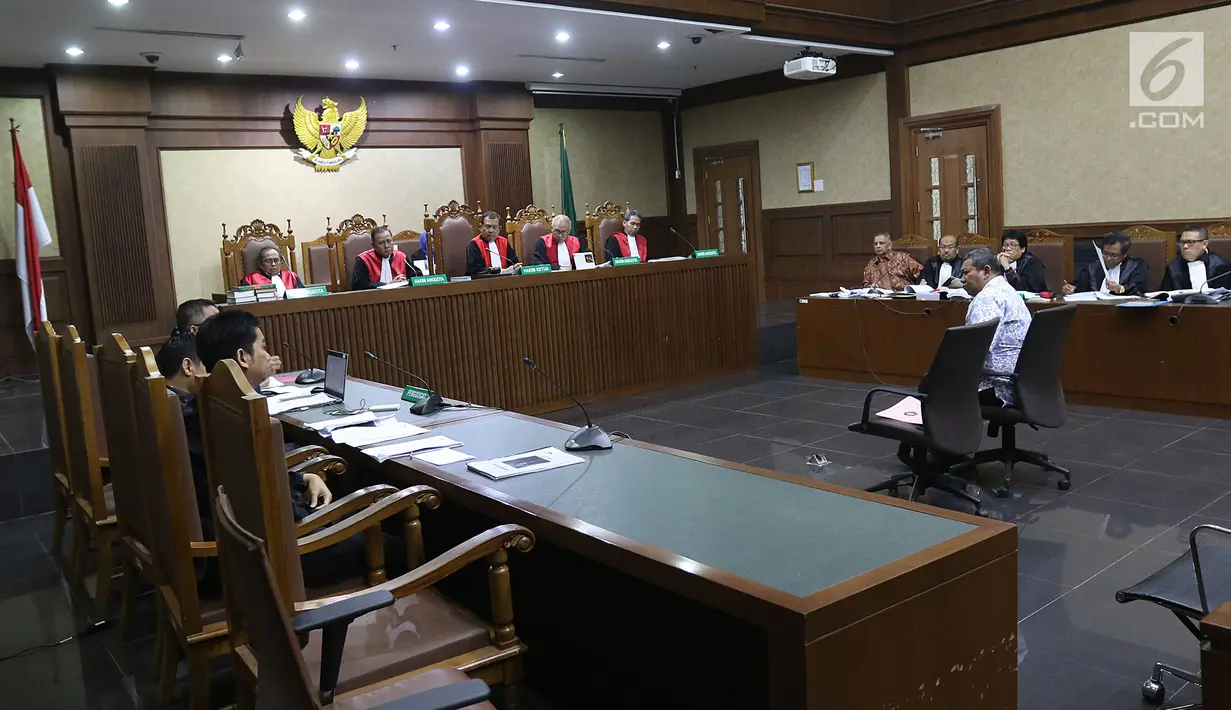 Suasana sidang lanjutan dengan terdakwa kasus dugaan suap proyek PLTU Riau-1, mantan Dirut PLN Sofyan Basir di Pengadilan Tipikor, Jakarta, Senin (19/8/2019). Agenda sidang lanjutan mendengarkan keterangan saksi yang dihadirkan Jaksa Penuntut dari KPK. (Liputan6.com/Herman Zakharia)