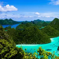 Teluk Kabui, Raja Ampat, Papua Barat. (Sumber Foto: topindonesiaholidays.com)